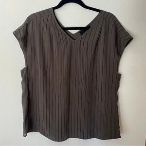 August 1 Eight Striped Cap Sleeve V Neck Blouse Gray Black Size XL